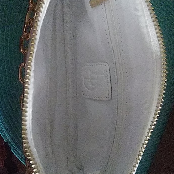 Like Dreams White pouch handbag with Gold chain accent - Picture 6 of 7